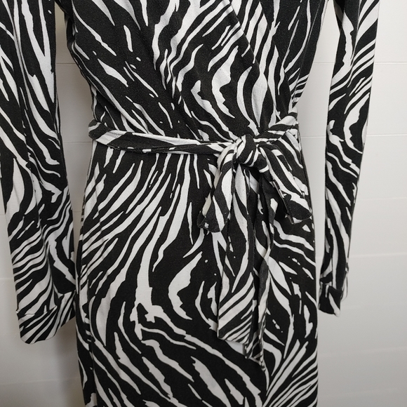 SOLD DVF Jeanne Two zebra wrap dress size 14 - Picture 5 of 16